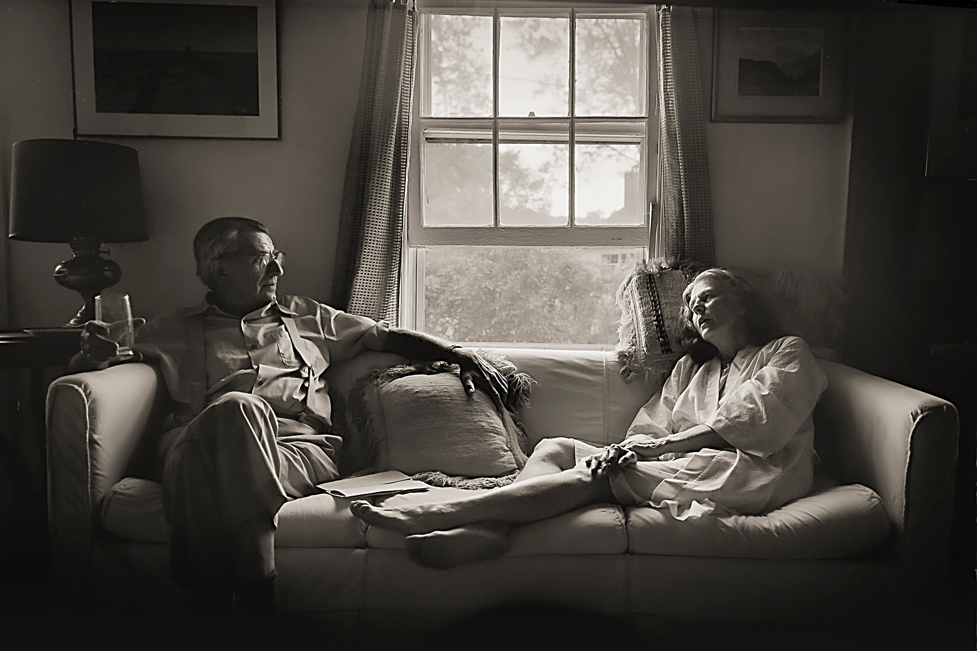 Bob and Mara Angeloch in their home， 1991